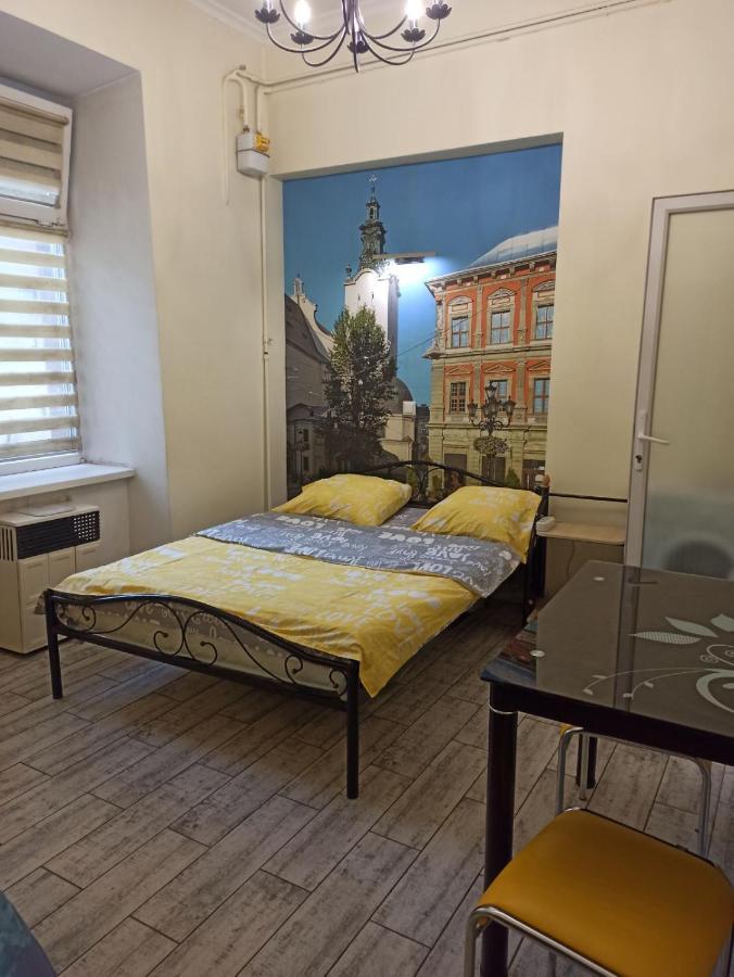 Smart Yellow Apartment-15 Хв Від Жд Вокзалу Lviv Ngoại thất bức ảnh